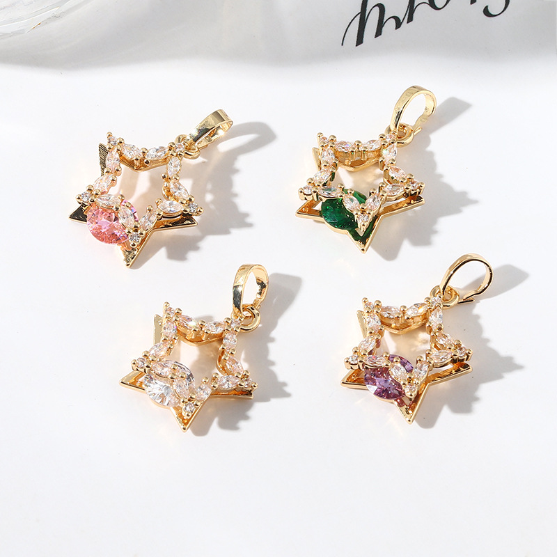 Diamond Stud Earrings - دلاية مرصعة بالماس من الزركون الخماسي