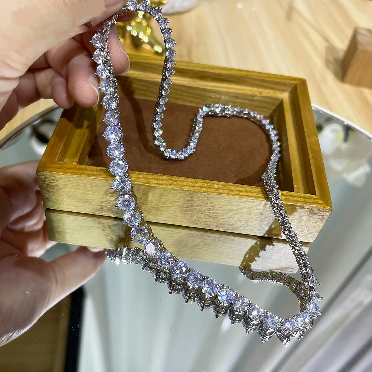 فاخر مصمم 7 مللي متر مثلج خارج - مراجعة Crystal Choker Necklace وسعره