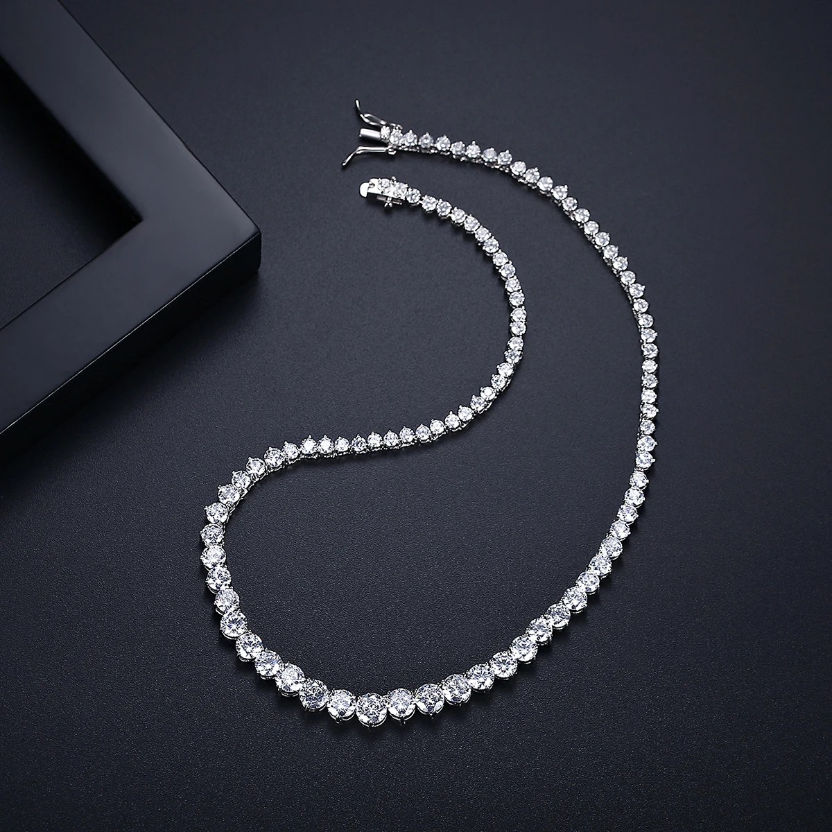 فاخر مصمم 7 مللي متر مثلج خارج - مراجعة Crystal Choker Necklace وسعره