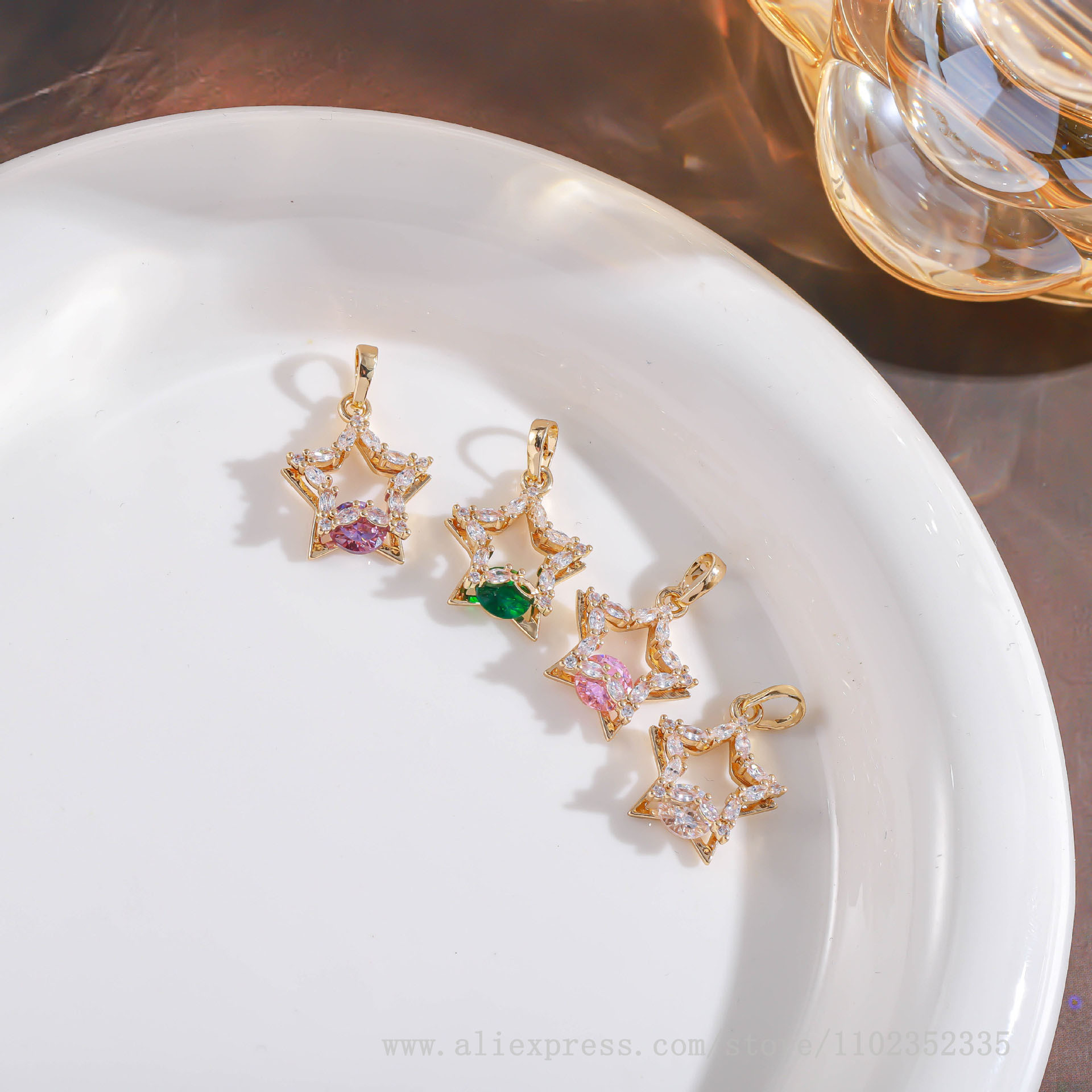 دلاية مرصعة بالماس من الزركون  - مراجعة Diamond Stud Earrings وسعره