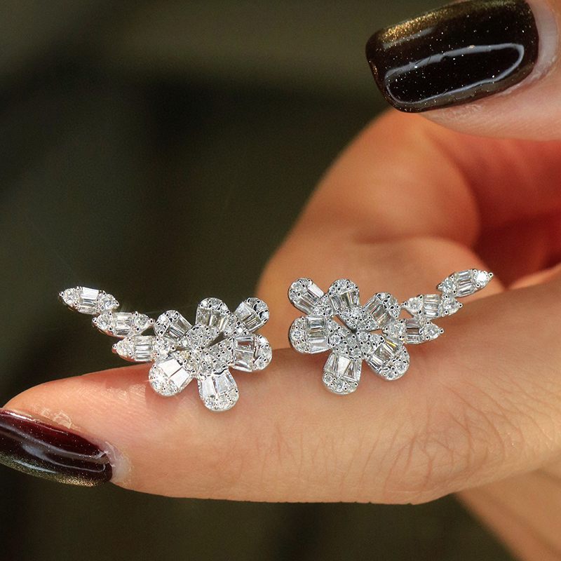 مجوهرات أازو الفاخرة من الذهب  - مراجعة Diamond Stud Earrings وسعره