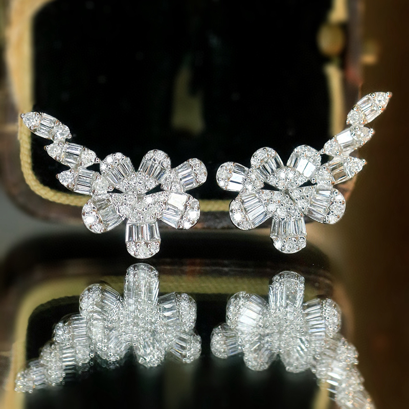 مجوهرات أازو الفاخرة من الذهب  - مراجعة Diamond Stud Earrings وسعره