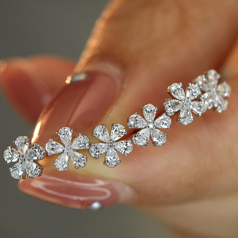 مجوهرات أازو الفاخرة من الذهب  - مراجعة Diamond Stud Earrings وسعره