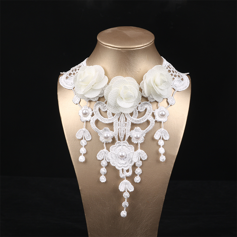 قلادة دانتيل كلاسيكية على الطر - مراجعة Crystal Choker Necklace وسعره