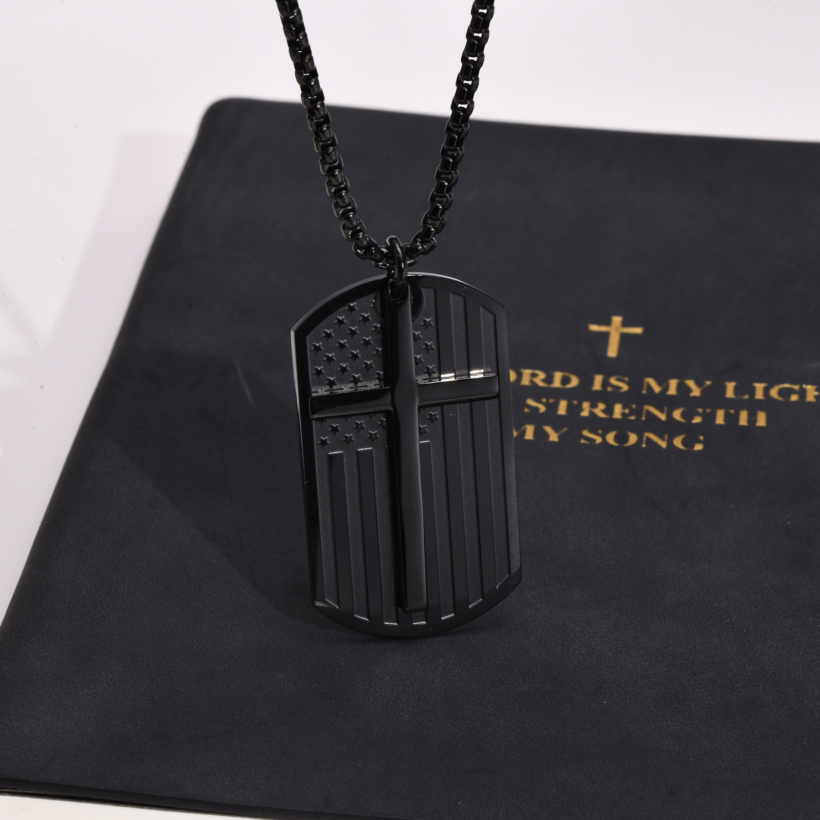 أسود الصليب القلائد للرجال ، م - مراجعة Mens Dog Tag Necklace وسعره
