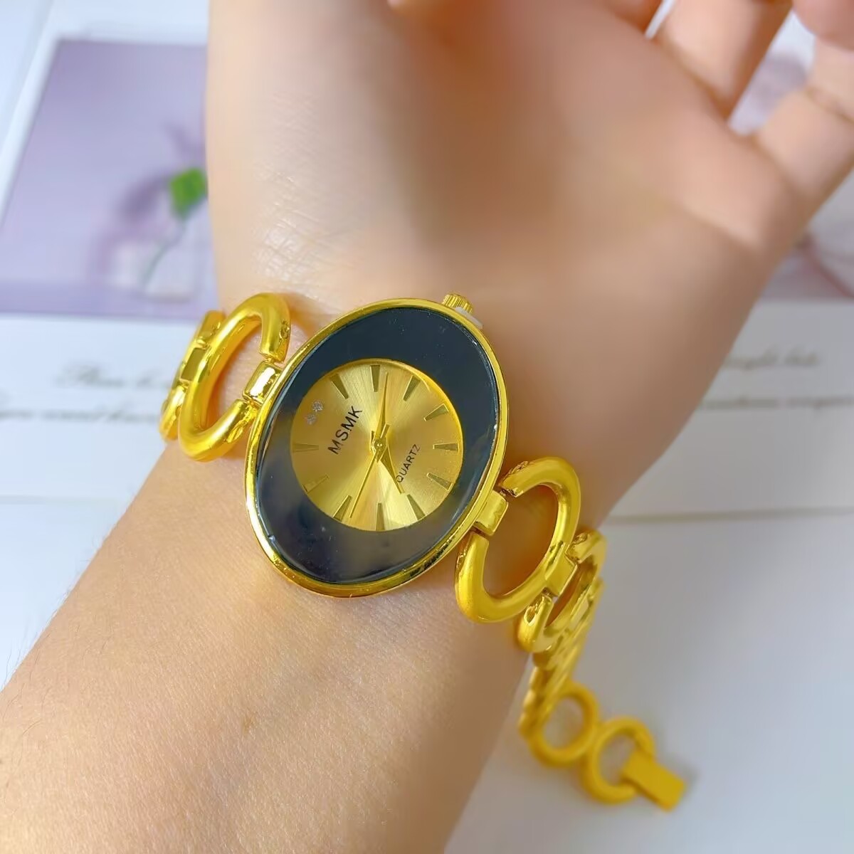ساعة أمريكية جديدة مطلية بالذه - مراجعة Jewelry With Watches وسعره